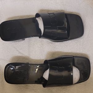 Black gucci shoes